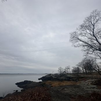 Manor Park & Beach - Parks Near Me - Larchmont, New York