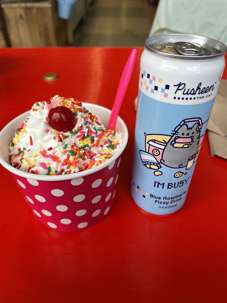 MO’S FUDGE FACTOR Updated October 2024 21 Photos & 20 Reviews 9 State St, Shelburne Falls