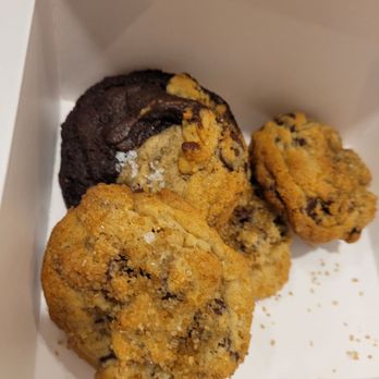 Hello Robin - Orange Habanero Chocolate Chip Cookies and daily special half choco +half half espresso sea salt - Bakeries Near Me - Seattle, Washington Hello Robin - Orange Habanero Chocolate Chip Cookies and daily special half choco +half half espresso sea salt - Bakeries Near Me - Seattle, Washington