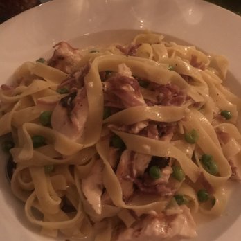 Giacomo's - Fettuccini with prosciutto and peas; added chicken - Italian Near Me - Melrose, Massachusetts