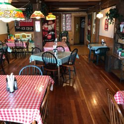 Tonasket Pizza Company - Sitting area