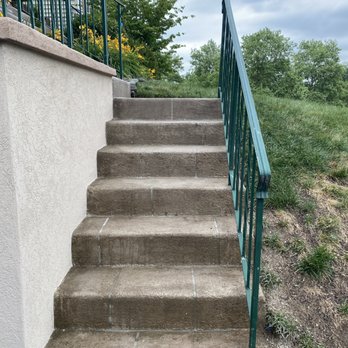 Rod's Stucco Remediation - Additional stairs leading down from front porch. Side wall is retaining wall capped with an overhang, wall and cap were done in two differen - Stucco Services Near Me Rod's Stucco Remediation - Additional stairs leading down from front porch. Side wall is retaining wall capped with an overhang, wall and cap were done in two differen - Stucco Services Near Me
