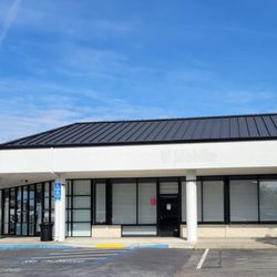 Greenhouse Marketplace Shopping Center - Empty storefronts