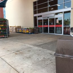 ows an empty grocery store