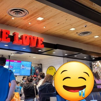 Raising Cane's Chicken Fingers - lotsa people Sunday 6PM - Chicken Shop Near Me - Roseville, California Raising Cane's Chicken Fingers - lotsa people Sunday 6PM - Chicken Shop Near Me - Roseville, California