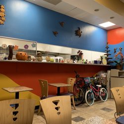 Ohana Hawaiian BBQ - Interior - lots of knickknacks. A few tables and the fountain drinks down the side of the shop