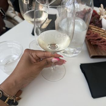 Signor Vineyards - Wine Tasting Room Near Me - Fredericksburg, Texas