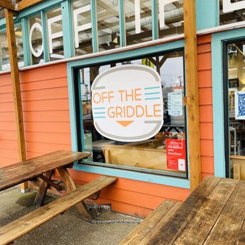 Off The Griddle - a picnic table outside of a store - Vegan Near Me - Portland, Oregon