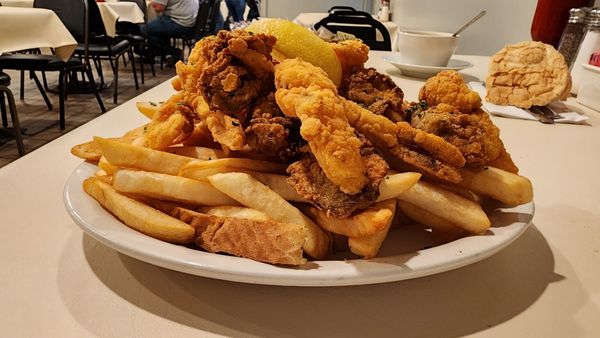 Deanie's On Hayne by null