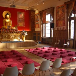 Dharma Mati Rigpa Zentrum - Der Meditationsraum im Dharma Mati: Hier finden die offenen Meditationen und Kurse statt