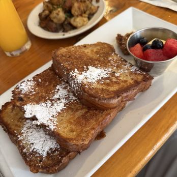 Butler's Pantry - Regular French toast - Breakfast & Brunch Near Me - Stowe, Vermont Butler's Pantry - Regular French toast - Breakfast & Brunch Near Me - Stowe, Vermont