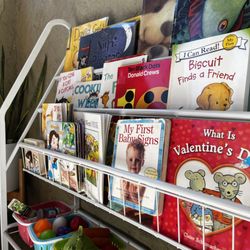 Children's Ark - Reading stories stimulates imagination, develops social skills and helps learn about the world around them. We encourage reading daily.