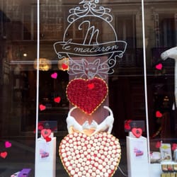 M le Macaron - La vitrine de la St. Valentin :)
