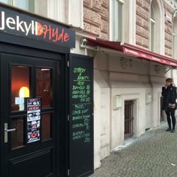 Jekyll & Hyde - Main entrance & smoke area