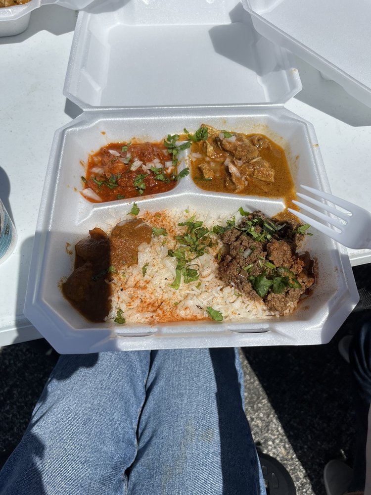 Shali's Indian Kitchen On Wheels Logo