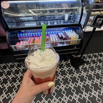 Bagel Boutique - Strawberry Banana Smoothie - Bagels Near Me - Mechanicsburg, Pennsylvania