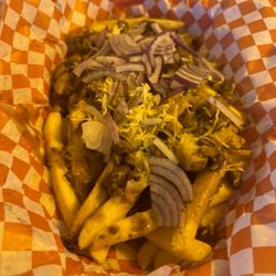Phyllis' Giant Burgers - Chili cheese fries