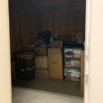 A2B Movers - Movers stacking our boxes very neatly to fit all our belongings!! Thanks so much! - Movers Near Me - San Jose, California