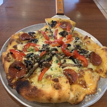 Sartenes - Al Pesto pizza - pesto sauce, mushrooms, peppers, I subbed pepperoni instead of chicken. - Italian Near Me - Manati, Puerto Rico Sartenes - Al Pesto pizza - pesto sauce, mushrooms, peppers, I subbed pepperoni instead of chicken. - Italian Near Me - Manati, Puerto Rico