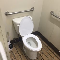 7-Eleven - Female bathroom