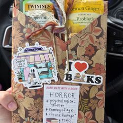Kitty Deluxe - Blind date with a book