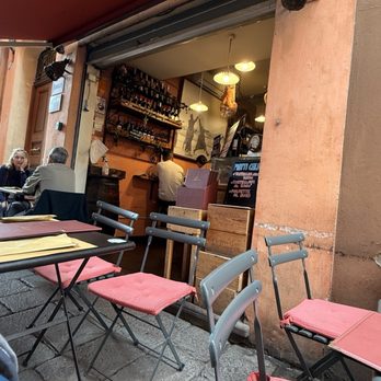 Bella Vita - Wine Bars Near Me - Bologna, BO