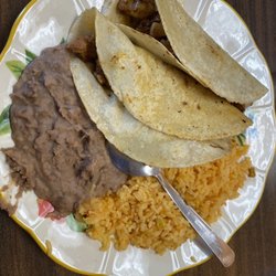 Cocina Elvis - Tacos Al pastor with rice and beans