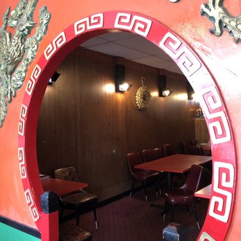 Palace Cantonese Restaurant - A Moon's gate doorway - Cantonese Near Me - Morton Grove, Illinois Palace Cantonese Restaurant - A Moon's gate doorway - Cantonese Near Me - Morton Grove, Illinois