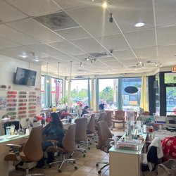 Lee Nails - Walking are welcome