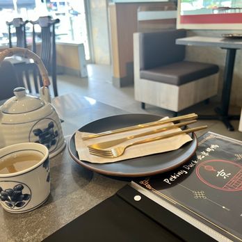 Jing Chinese Restaurant - Restaurant interior and table - Chinese Near Me - Toronto, Ontario