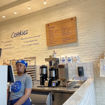 Levain Bakery - Bakeries Near Me - Chicago, Illinois