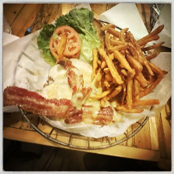 Lansing Brewing Company - Chicken sandwich with bacon - Breweries Near Me - Lansing, Michigan Lansing Brewing Company - Chicken sandwich with bacon - Breweries Near Me - Lansing, Michigan