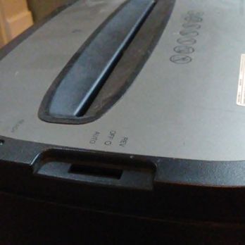 Pack Men Movers - Missing the button to operate the shredder. - Movers Near Me - Oak Park, Illinois