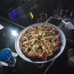 Frozen Notes Pizza & Karaoke Bar - Delicious, thin crust!