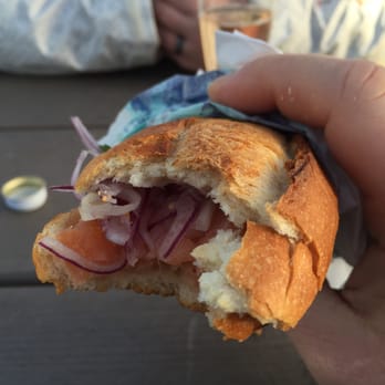 Hafenkiosk24 - Lachsbrötchen - Fischbroetchen Near Me - Rantum - Sylt, SH