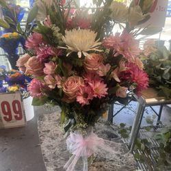 Fresh Cut Flowers - Floral Vase arrangement.