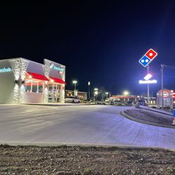 Dominos Pizza - Beautiful store front!
