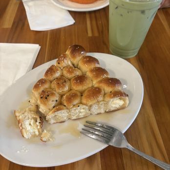 5 Sips Coffee - Honeycomb bread  Iced matcha latte - Coffee & Tea Near Me - Sacramento, California