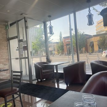 An Chay - Interior - Vietnamese Near Me - Edmonton, Alberta
