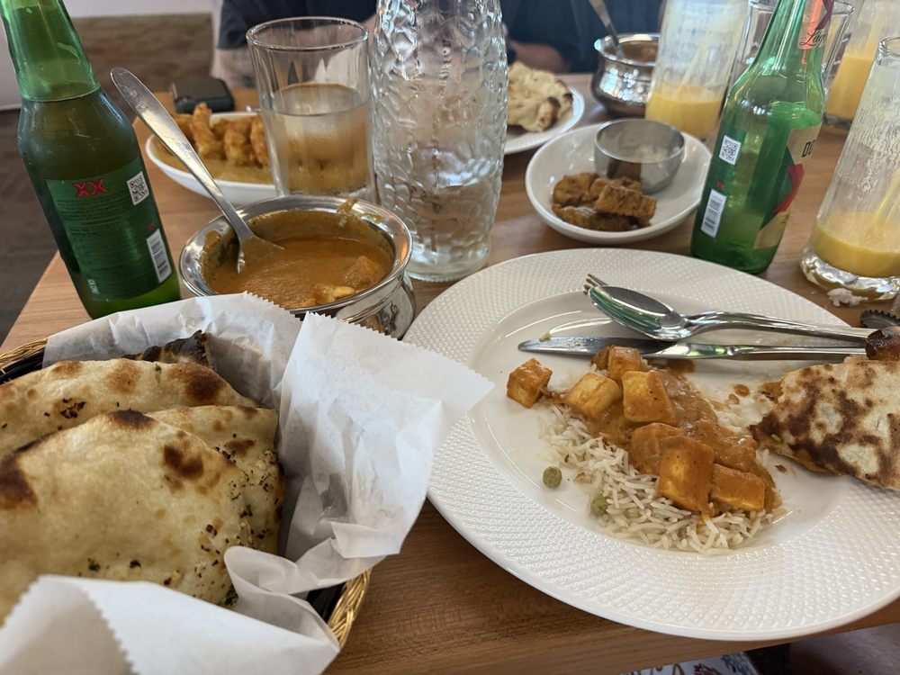 Food from Taj Tandoor