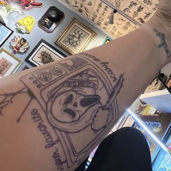 Gold Sparrow Tattoo - Tattoo Near Me - Portland, Oregon Gold Sparrow Tattoo - Tattoo Near Me - Portland, Oregon