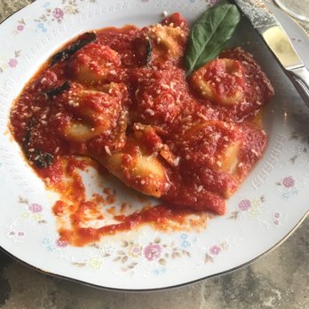 Della Terra - Ravioli is good. Same sauce as pizza. It's actual homemade pasta. So there is that. It's good. Just like Italy. - Italian Near Me - Zelienople, Pennsylvania