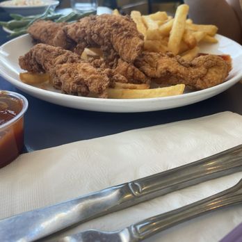 Billy's Chowder House - Chicken fingers - Seafood Near Me - Wells, Maine