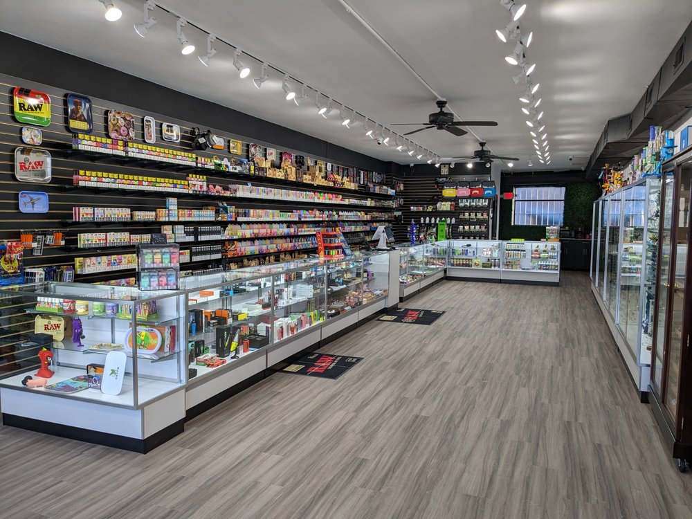 HOUSE OF SMOKE Updated September 2024 11752 Manchester Rd, Des