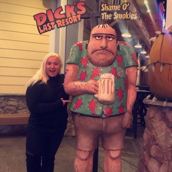 Dick's Last Resort - Pigeon Forge - Dick's display statue - American Near Me - Pigeon Forge, Tennessee Dick's Last Resort - Pigeon Forge - Dick's display statue - American Near Me - Pigeon Forge, Tennessee