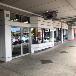 GNC - The entrance to the store gnc