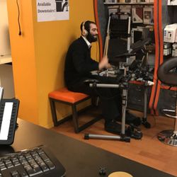 TheComputerStore - Our very own Meir, Jamming it out