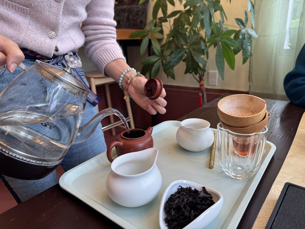 Ai Shang Tea House Logo
