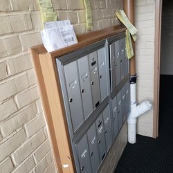 Parkville Post Office - Old mail left for over a week!!!