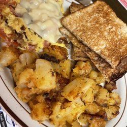 Cafe In the Village - Tomatoes, bacon, onion & provolone egg scramble with some perfectly cooked home fries.